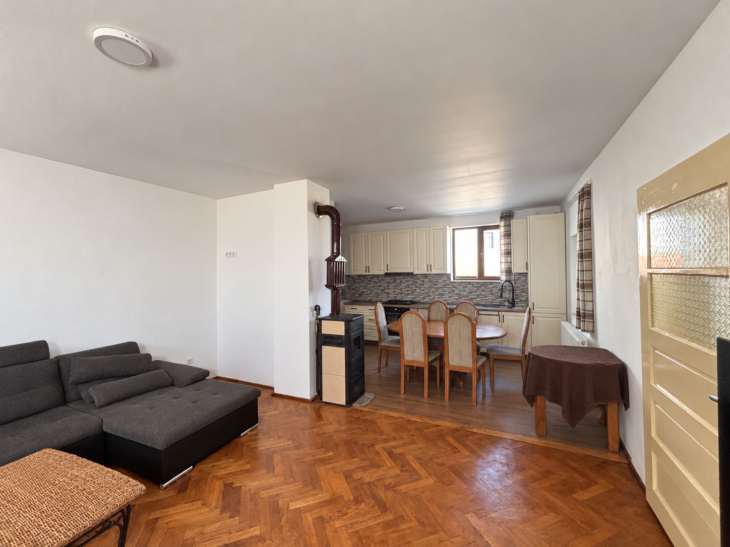 Loc pentru familie, strada Paris, aproape de Centru – casă de 70 mp - foto 2