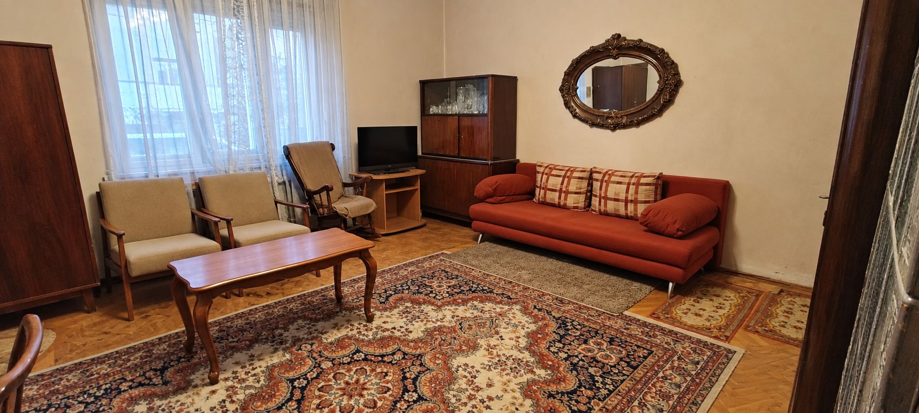 Apartament la casă, 80 mp utili și teren de 190 mp – zona centrală