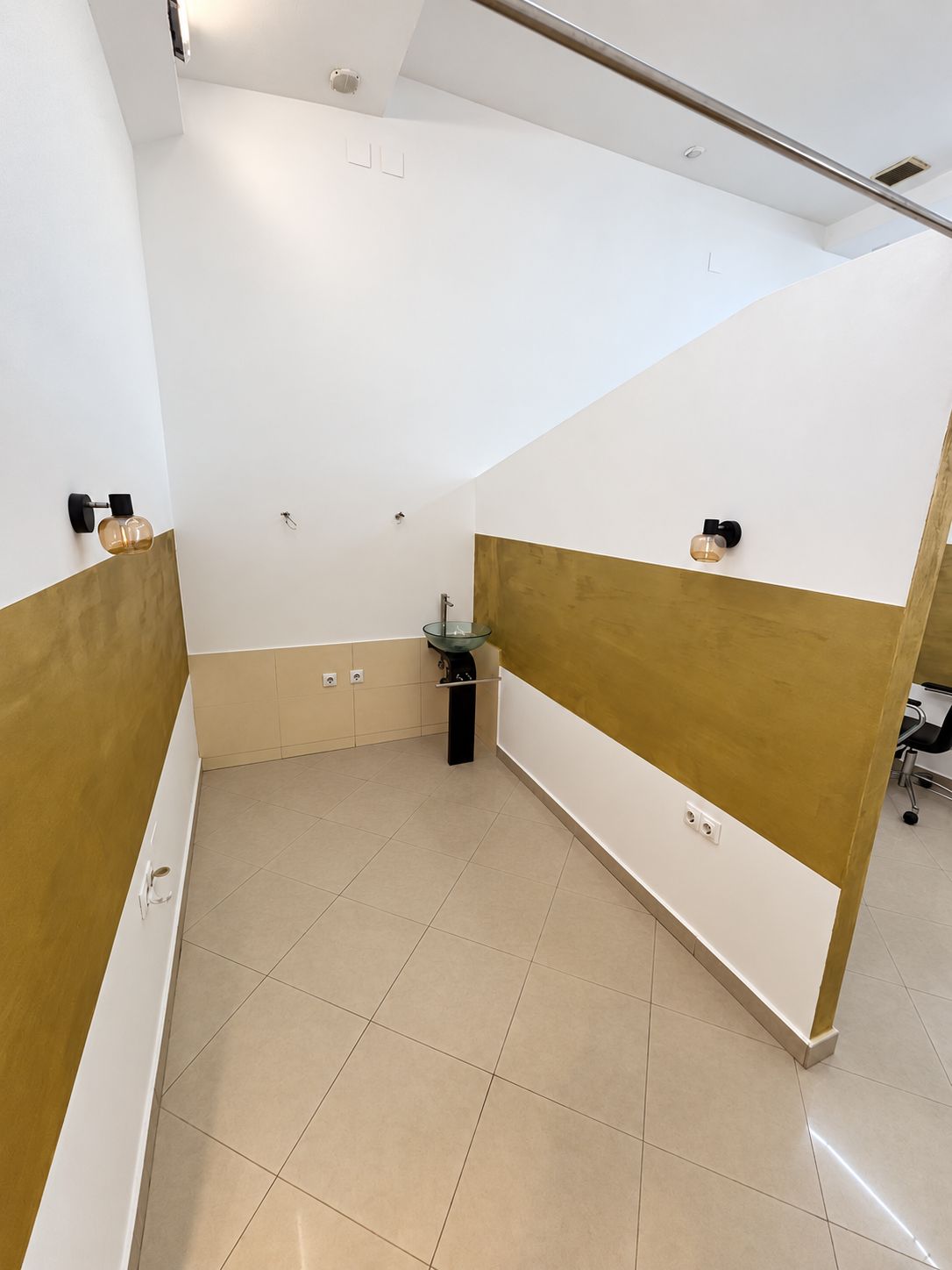 Spațiu comercial de vânzare în zona centrală | acces din stradă - foto 3